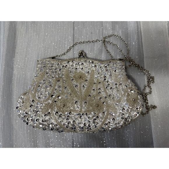 SILVER AND WHITE BEADED CLUTCH WITH CHAIN - Picture 2 of 5